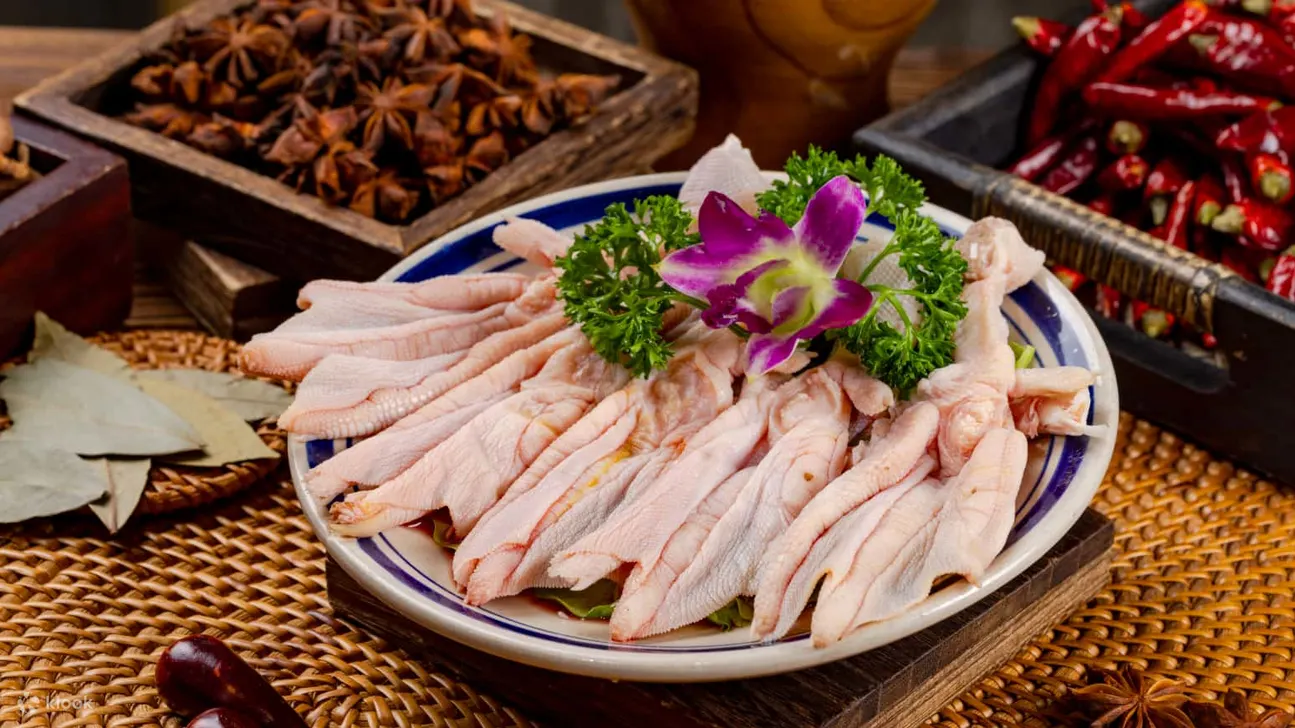 李扯拐老火锅 · 麻辣鲜香重庆魂 | 东郊记忆店